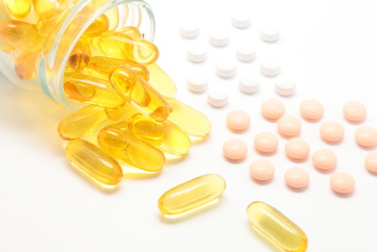 瓶からこぼれたサプリメント